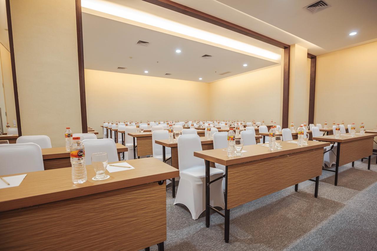 Whiz Prime Hotel Sudirman Makassar Ngoại thất bức ảnh